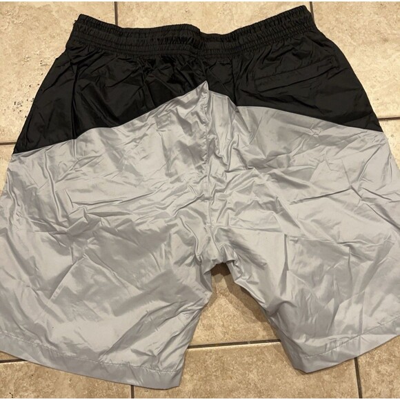 Nike Shorts Mens XL Black Grey Windrunner Polyamide Performance CT5617-010 - Picture 2 of 7